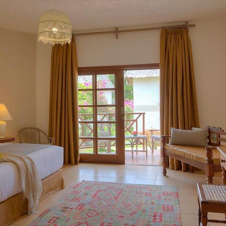 Neptune Village Beach Resort & Spa Galu Exterior foto
