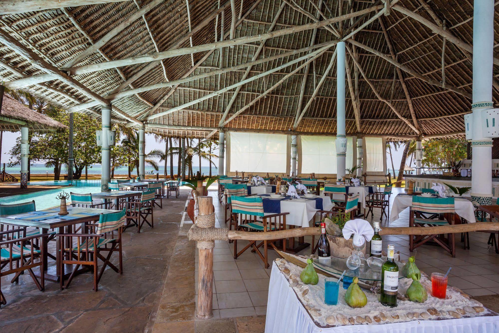 Neptune Village Beach Resort & Spa Galu Exterior foto