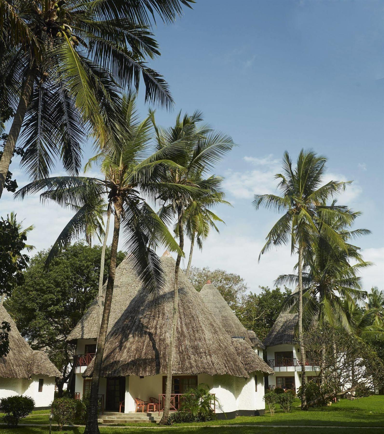 Neptune Village Beach Resort & Spa Galu Exterior foto