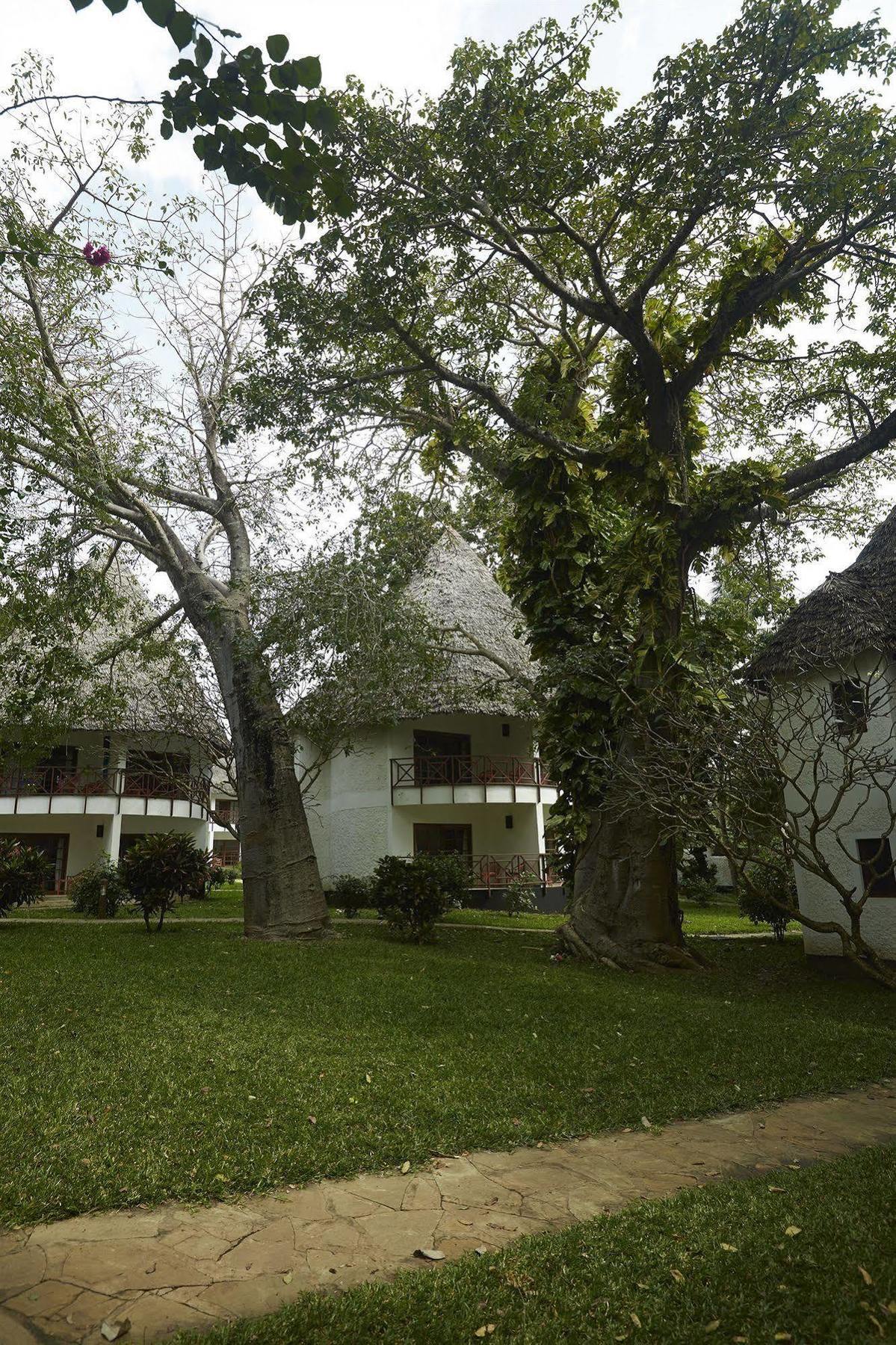 Neptune Village Beach Resort & Spa Galu Exterior foto